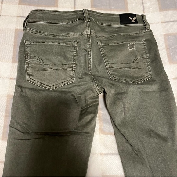 American Eagle Olive Green Mid Rise Ripped Jeggings Size 4 - Picture 4 of 7